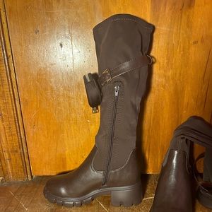 Brown rider boot